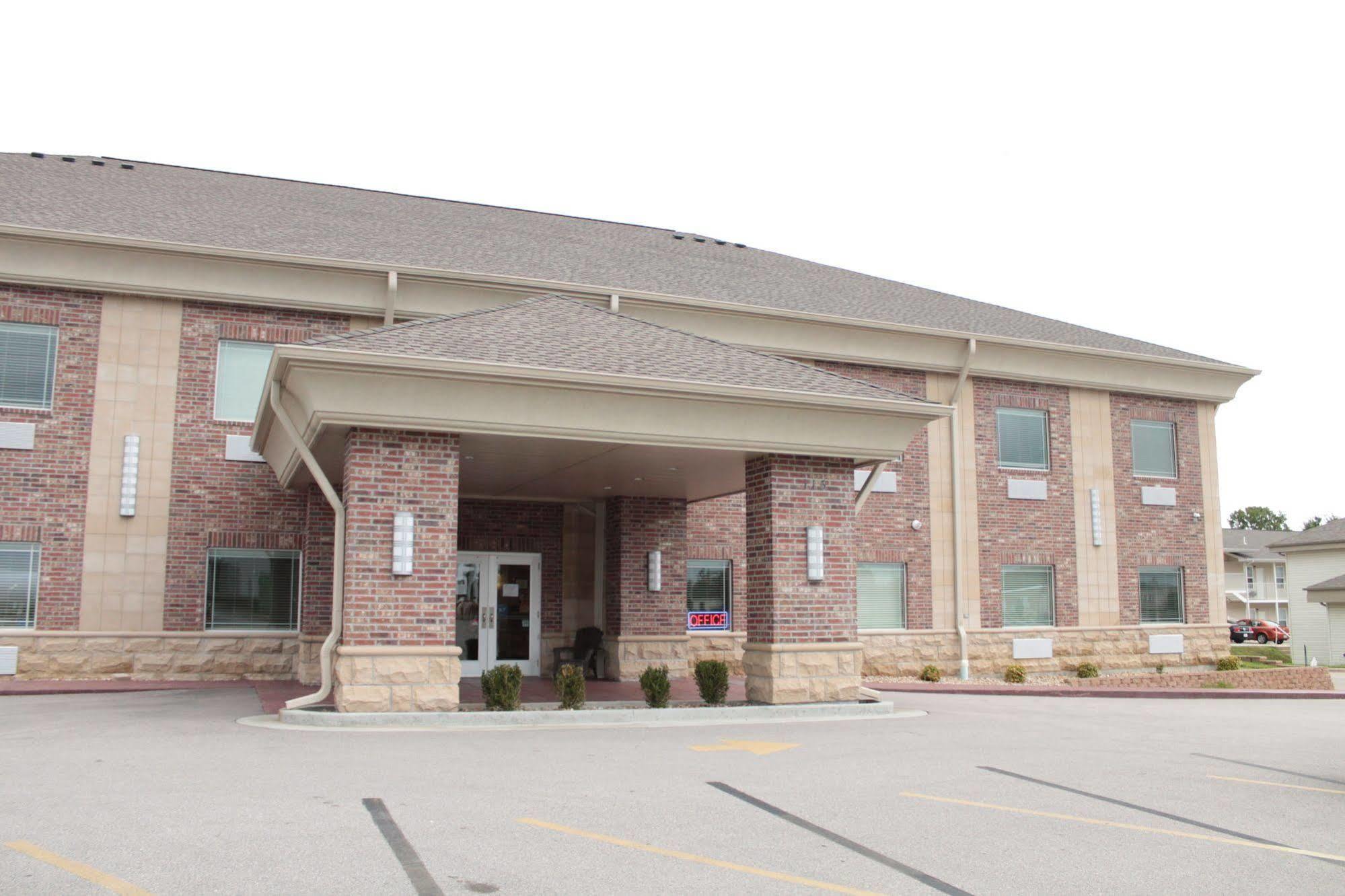 Bell'S Extended Stay And Suites Saint Robert Exterior photo