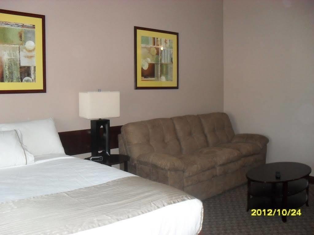 Bell'S Extended Stay And Suites Saint Robert Exterior photo